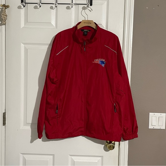 NEW ENGLAND PATRIOTS WINDBREAKER MEN’S LARGE FULL ZIP FREEDOM EMBROIDERED RED - Picture 2 of 9